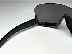 Brand New GUCCI Sunglasses GG1631S Black Shield 99-115mm Authentic