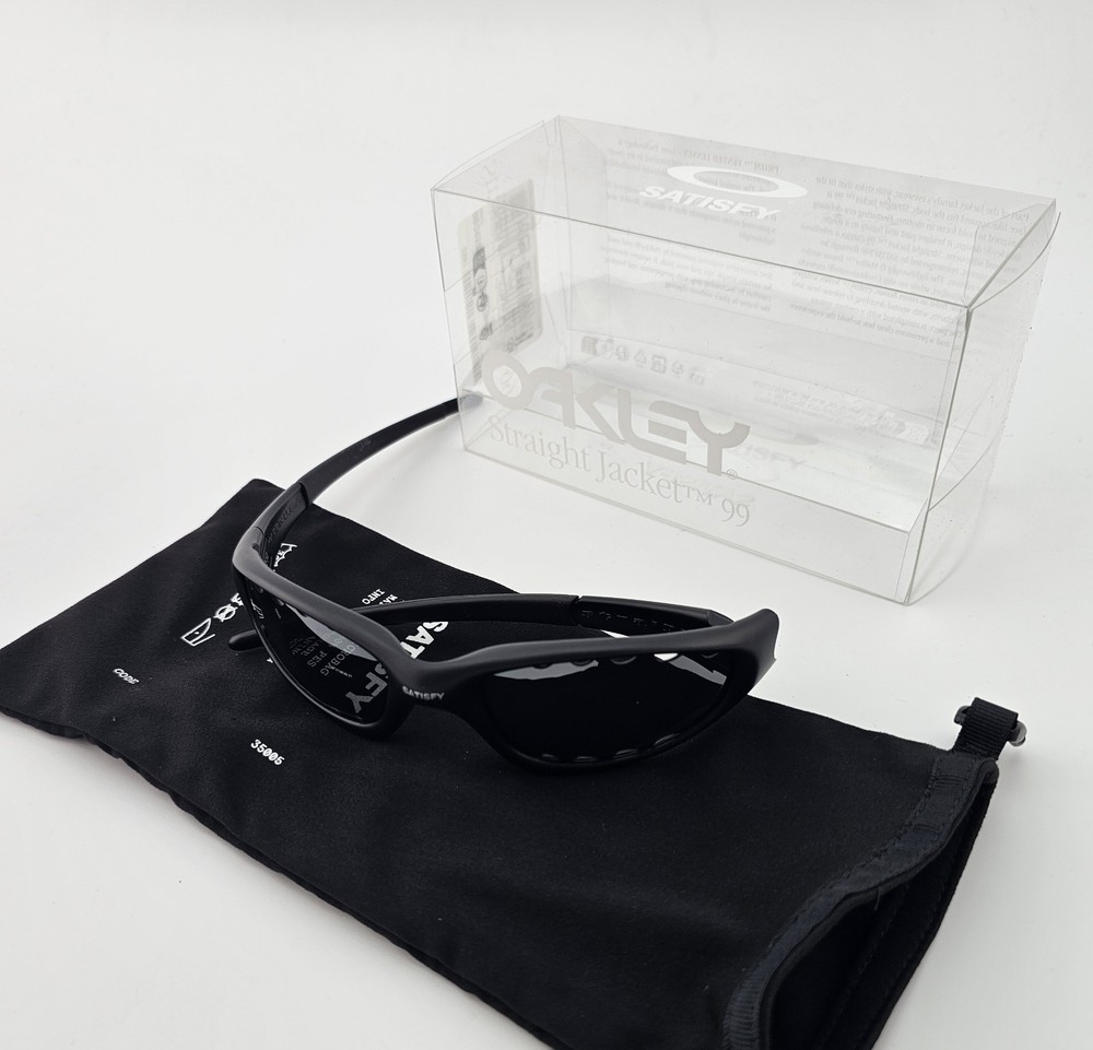 SATISFY x OAKLEY STRAIGHT JACKET 99 (2026) MATTE BLACK