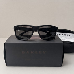 NEW Oakley Holbrook Polarized Sunglasses Black Frame Sliver Logo