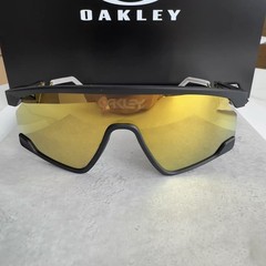 Oakley Bxtr Metal 9237-01 Matte Black Frame Gold Polarized Lens SunglassesIN BOX