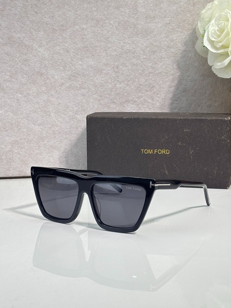TOM FORD – MODEL: FT1110 – Unisex Sunglasses 56-14-140