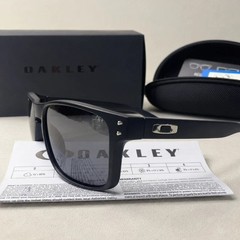 Oakley Holbrook Sunglasses Matte Black Frame Polarized Black Lens UV400 New