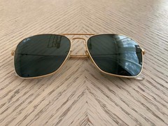 Ray-Ban Caravan Gold/Green Non-Polarized Square Men’s Sunglasses – RB3136 001…