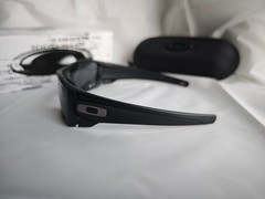 New Oakley Sunglasses Fuel Cell OO9096-05 Black Frame Gray Lens