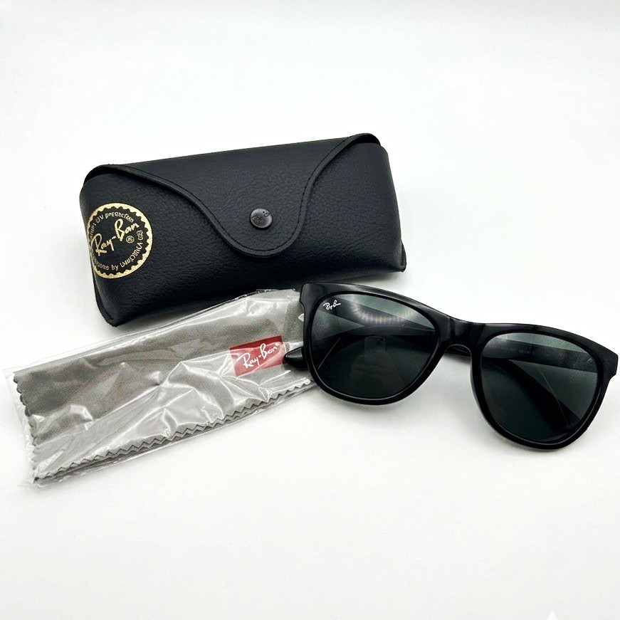 Ray-Ban Mens Wayfarer Sunglasses Black Gloss Frame/ Black Lenses Case: NEW