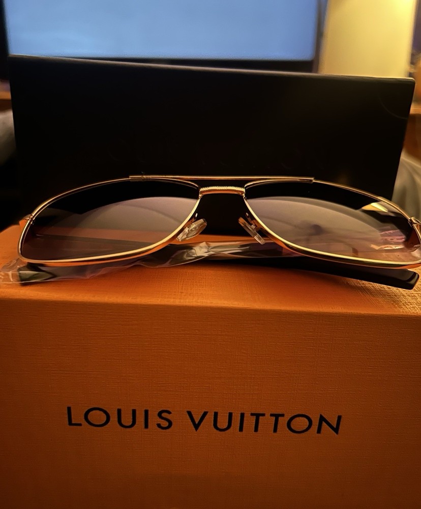 Louis Vuitton Aviator Sunglasses Gold Metal Full Rim Tinted Z0197E