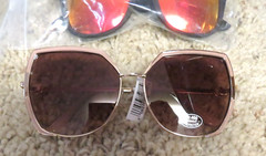 Lot of 6 pairs of Unisex Sunglasses, New in plastic bags or with tags, nice lot