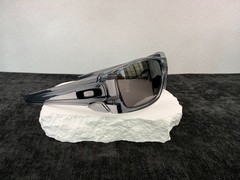 New Oakley Sunglasses Fuel Cell OO9096-02 Clear Grey/Grey