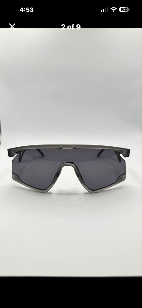Oakley OO9237-1339 Men’s Shield Sunglasses Gray Frame AUTHENTIC and LEGIT 133mm