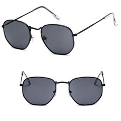Small Retro Square Glasses – Polycarbonate Alloy UV400 Coating Eyewear Accessory