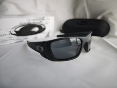 New Oakley Sunglasses Fuel Cell OO9096-05 Black Frame Gray Lens
