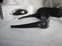 New Oakley Sunglasses Fuel Cell OO9096-05 Black Frame Gray Lens