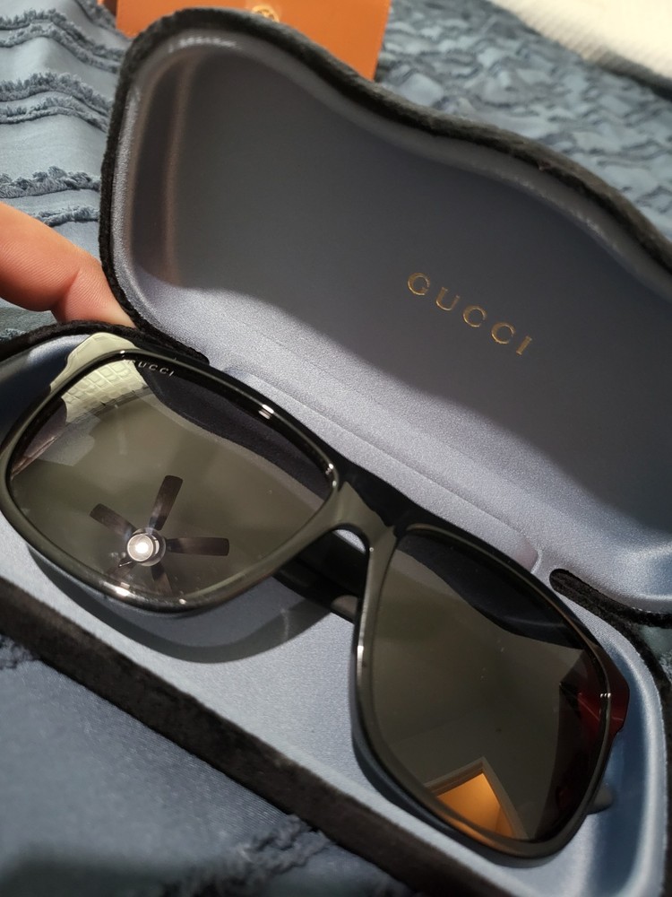 Gucci Men’s Lightweight Black Square Sunglasses Gray Tinted Plastic Designer