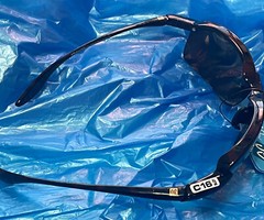POLARIZED BROWN LIGHTWEIGHT SPORT SUNGLASSES*100% UVA /UVB PROTECTION & CASE