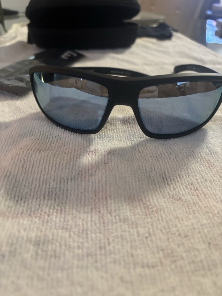 Revo matte blk GUST sunglasses new in with case RE4072X 11 BL