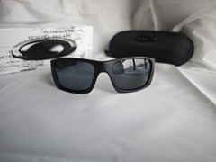 New Oakley Sunglasses Fuel Cell OO9096-05 Black Frame Gray Lens