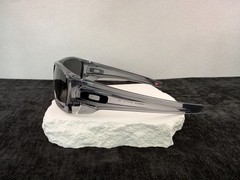 New Oakley Sunglasses Fuel Cell OO9096-02 Clear Grey/Grey