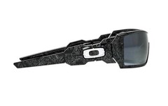 New Oakley Oil Rig Sunglasses / Silver Ghost Text / Black / Iridium Lens