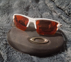 Oakley Men’s Lightweight Wrap Sunglasses White Plastic Frame Red Mirrored Case