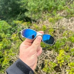Retro style Oakley Juliet X-Metaletaletal polarized sunglasses with dark blue le