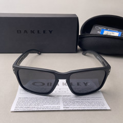 NEW Oakley Holbrook Polarized Sunglasses Black Frame Sliver Logo
