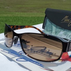 **NEW + RARE** Maui Jim “MAKENA” 244-20 Gloss Dark Brown {STAINLESS STEEL WRAPS}
