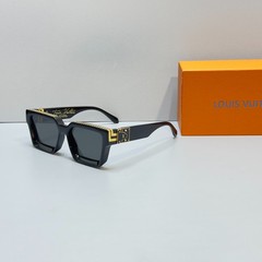 Louis Vuitton Z1165W Sunglasses Black Frame Gray Lens Gold Detail New Box
