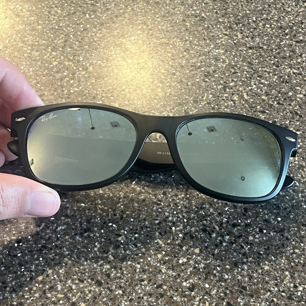 Ray-Ban RB2132 New Wayfarer 622/30 Black Frame Green Lens 55-18 UV400