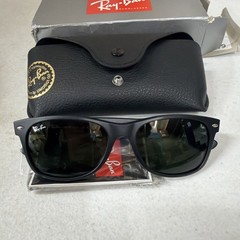 Ray-Ban New Wayfarer Black Rubber/G-15 Green 55 mm Sunglasses RB2132 622 55