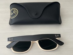 Ray-Ban RB2132 875 NEW WAYFARER Sunglasses Black Beige 52-18 145 3N w/Case RARE