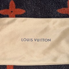 Authentic Louis Vuitton empty sunglasses dust bag .