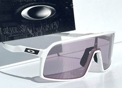 NEW Oakley SUTRO Matte White PHOTOCHROMIC Clear Lens Sunglass 9406-99