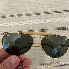 Ray-Ban Aviator Sunglasses Gold Metal Frame Green Tinted Glass Lenses Case