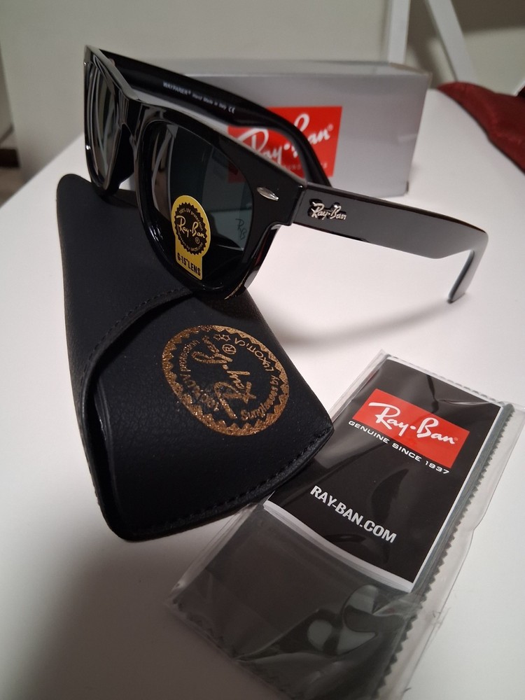Ray-Ban Men’s Wayfarer Sunglasses Black Plastic Frame Green G-15 Glass
