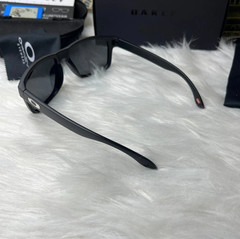 Oakley Holbrook Sunglasses Matte Black Frame Polarized Black Lens UV400 New
