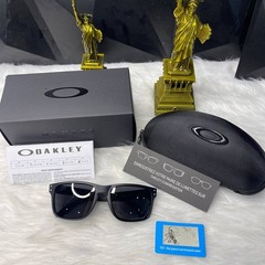 Oakley Holbrook Sunglasses Matte Black Frame Polarized Black Lens UV400 New