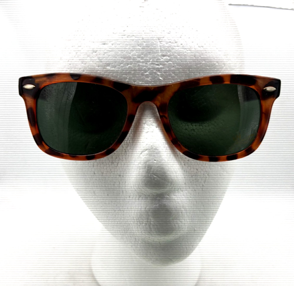Vintage Classic Temple Tip Faux Tortoise Shell Sunglasses, Gray lens 1980s China