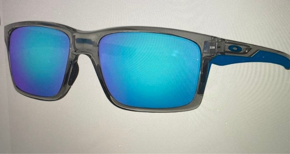 USED OAKLEY MAINLINK SUNGLASSES WITH REFLECTIVE LENSES (SCRATCHES ON THE LENSE