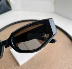 Gentle Monster Maison Margiela MM205 01 cat-eye sunglasses Black/Gray New