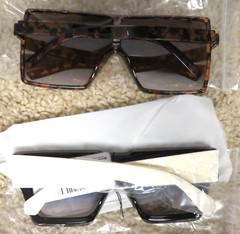 Lot of 6 pairs of Unisex Sunglasses, New in plastic bags or with tags, nice lot