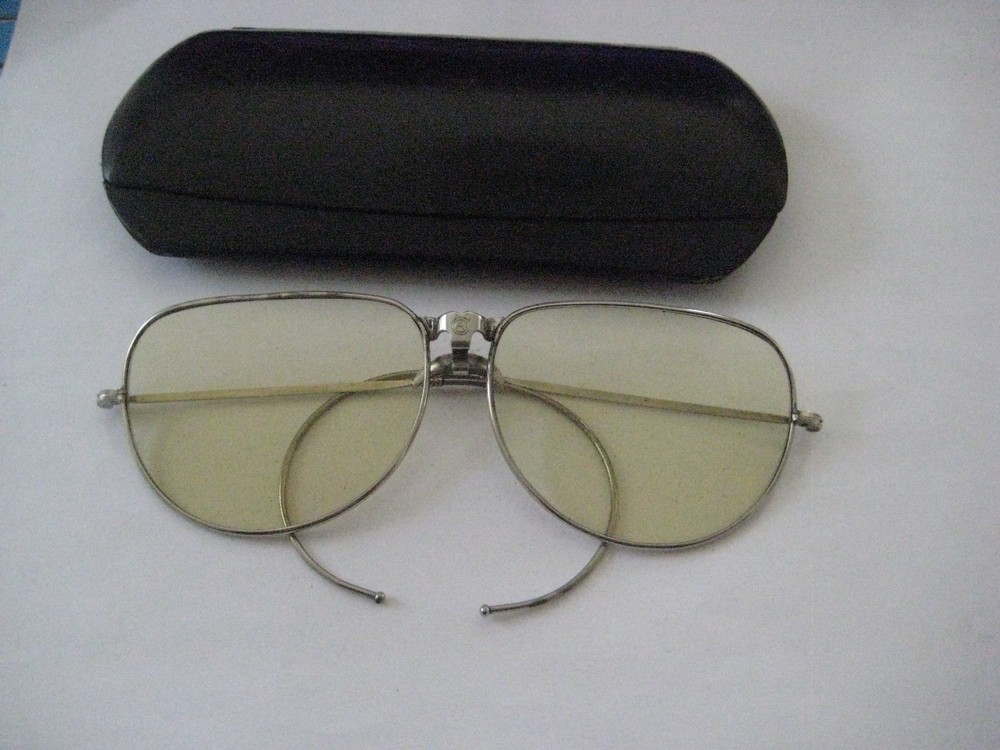 American Optical AO Unknown Aviator Pilot Sunglasses Silver Frame With Case