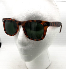 Vintage Classic Temple Tip Faux Tortoise Shell Sunglasses, Gray lens 1980s China