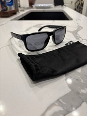 OAKLEY Holbrook Sunglasses OO9102-E555 Matte Black USA Flag Logo w/Pouch NEW!